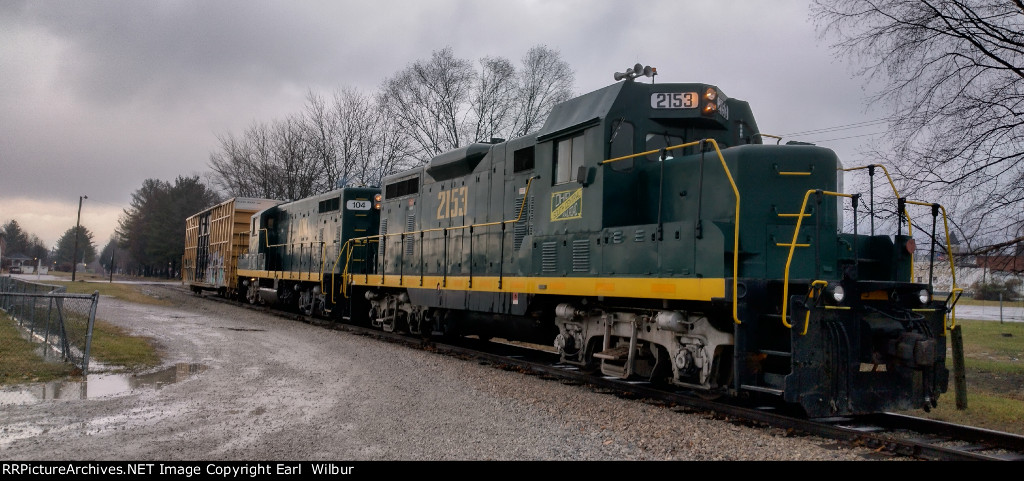 Ohio South Central Railroad (OSCR ) 2153 & 104